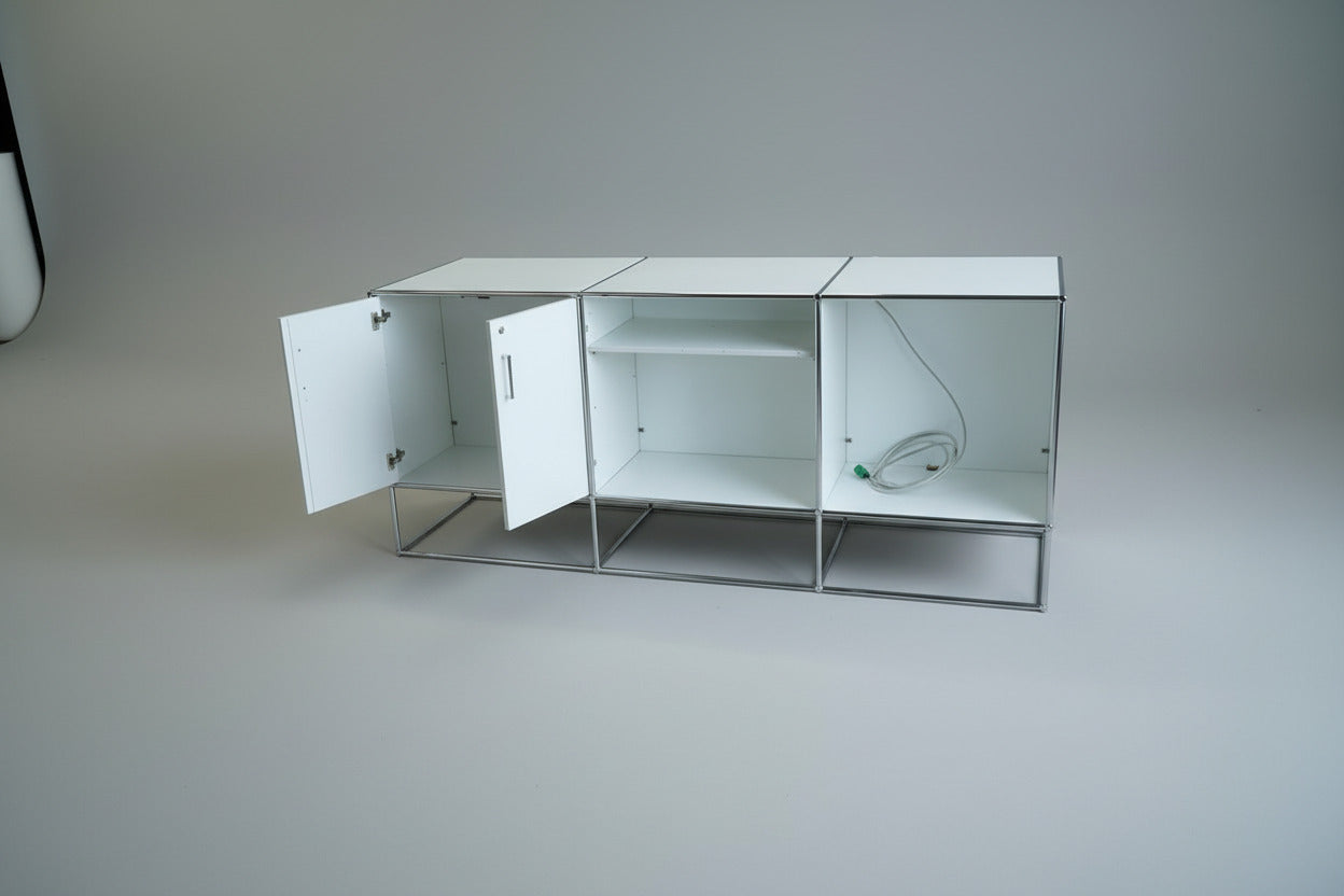 USM Haller opbevaringsmøbel med åbne rum og låger