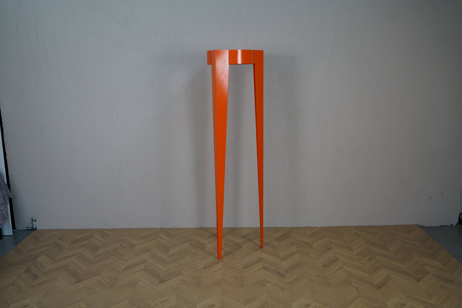 Detalje af Van Esch Chase G med indvendige tøjkroge og stål konstruktion
