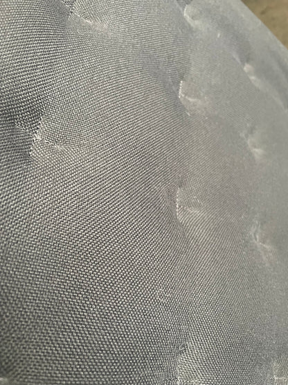 Close-up af polstret ryglæn og armlæn på Vitra ID Trim kontorstol