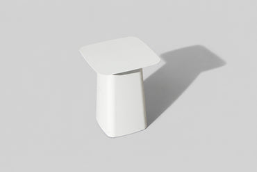 Vitra Metal Side Table 32x32 cm i hvid med tynd bordplade – set ovenfra