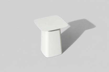 Vitra Metal Side Table 32x32 cm i hvid med tynd bordplade – set ovenfra