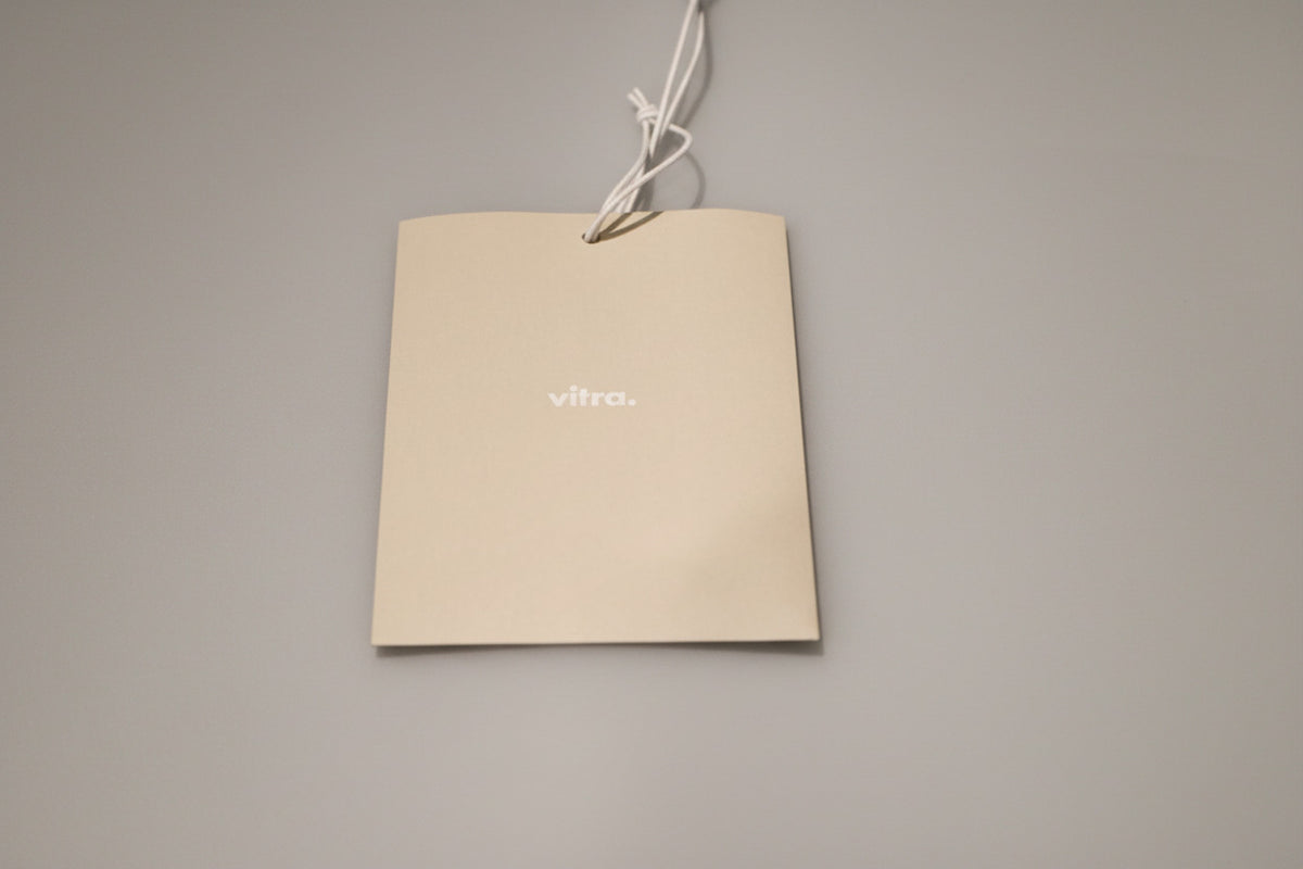 Vitra logo på turkisgrøn modulsofa i polstret tekstil