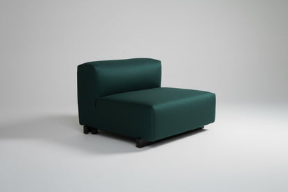 Vitra turkisgrøn modulsofa med ryg og sorte ben set skråt