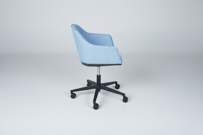Vitra Softshell Chair set fra siden – drejelig kontorstol med sort fodkryds