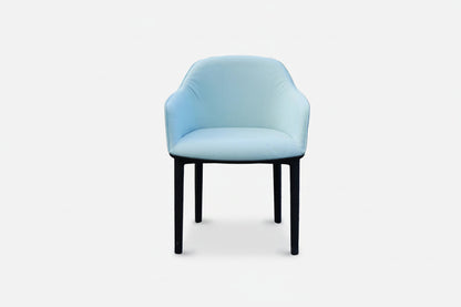 Vitra Softshell Chair loungestol med sorte ben set forfra