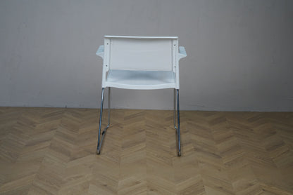 Wilkhahn Aline stabelbar mødestol bagfra med hvid netryg