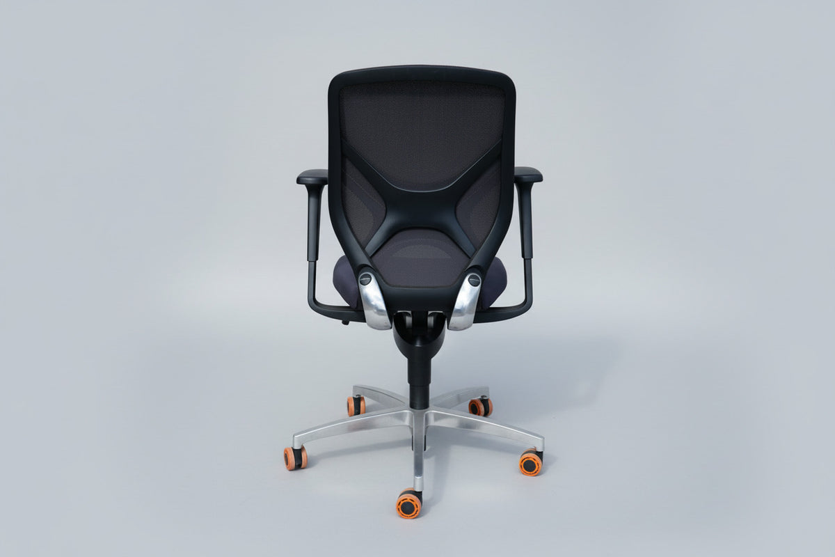 Wilkhahn Trimension ergonomisk kontorstol med sort mesh-ryg – set bagfra