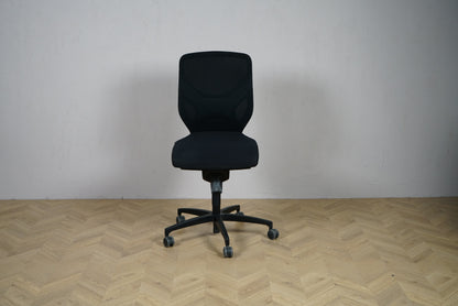 Wilkhahn Trimension sort ergonomisk kontorstol set forfra