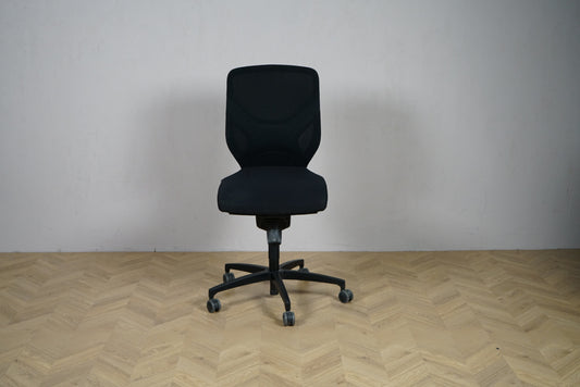 Wilkhahn Trimension sort ergonomisk kontorstol set forfra